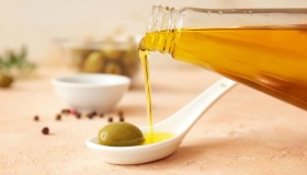 Olio italiano in crisi: l’import dalla Tunisia e guerra dei prezzi minaccia il Made in Italy