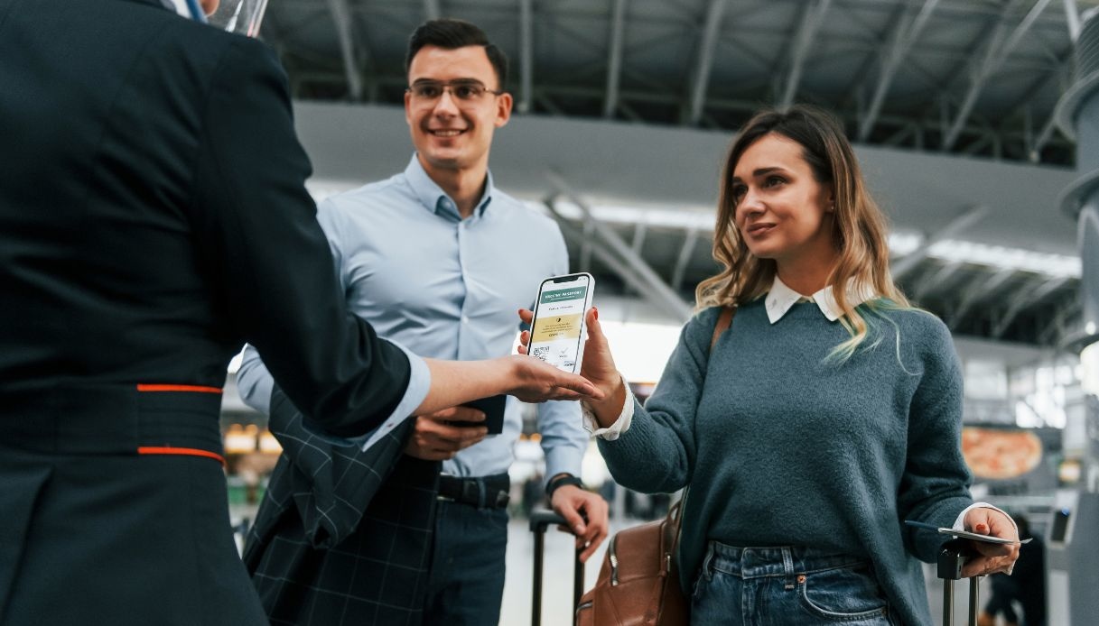 Addio carta di identità cartacea, come viaggiare se non si ha ancora quella elettronica