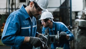 Operai, stipendi in aumento con il rinnovo del contratto Metalmeccanici