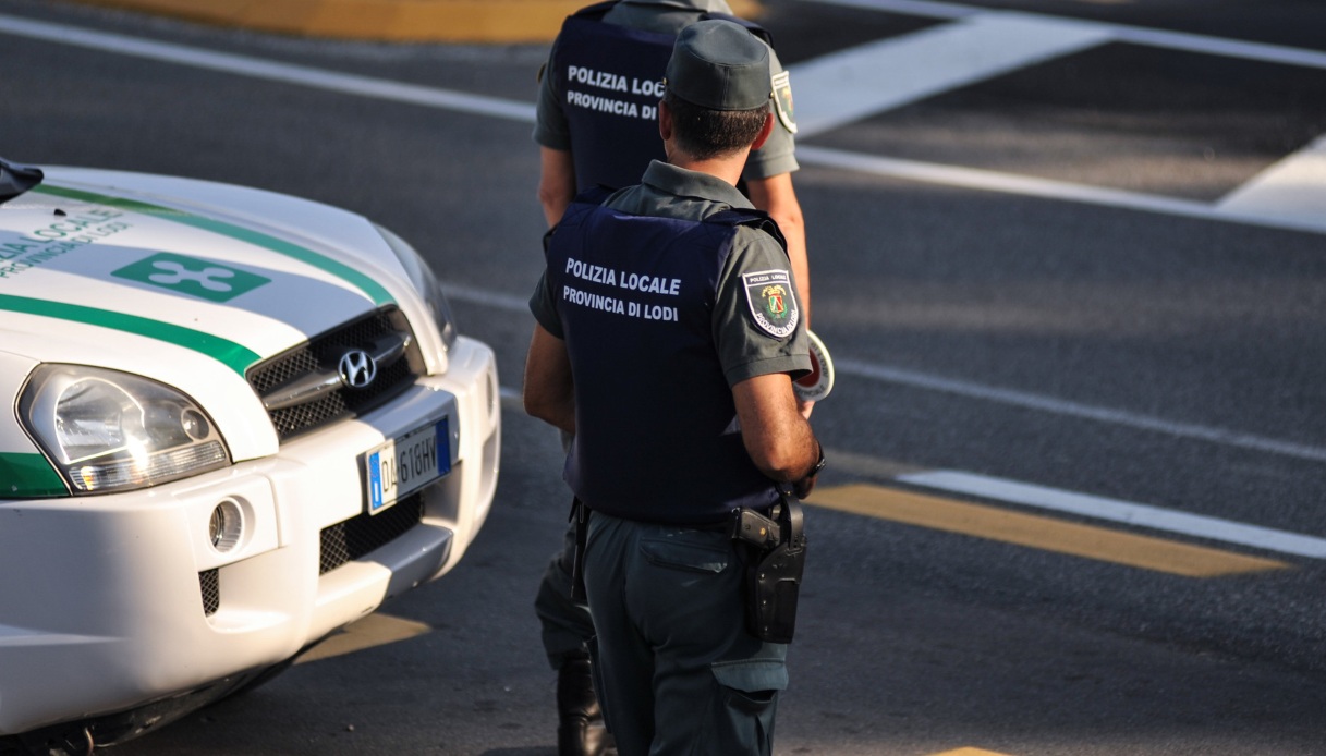 Porto d'armi senza licenza fuori servizio ai poliziotti, inclusa anche la Polizia locale