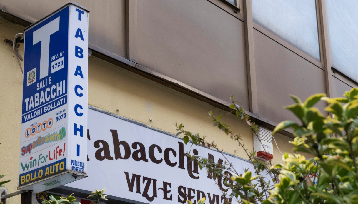 Prezzi delle sigarette in aumento, +30 centesimi a pacchetto: le marche coinvolte