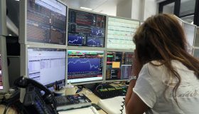 La Borsa del 26 febbraio, Piazza Affari poco mossa dopo la raffica di trimestrali