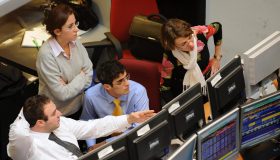 La Borsa del 3 febbraio, il tech Usa affonda ma Piazza Affari chiude a +0,9%