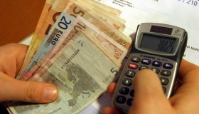 Bce, caro bollette: le famiglie italiane pagano l’energia il doppio dell’industria