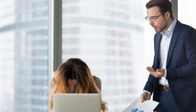 Mobbing, niente risarcimento dall’azienda se la colpa è di un manager: la sentenza