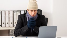 Rifiuto di lavorare nell’ufficio freddo, scatta il licenziamento? Il caso in tribunale