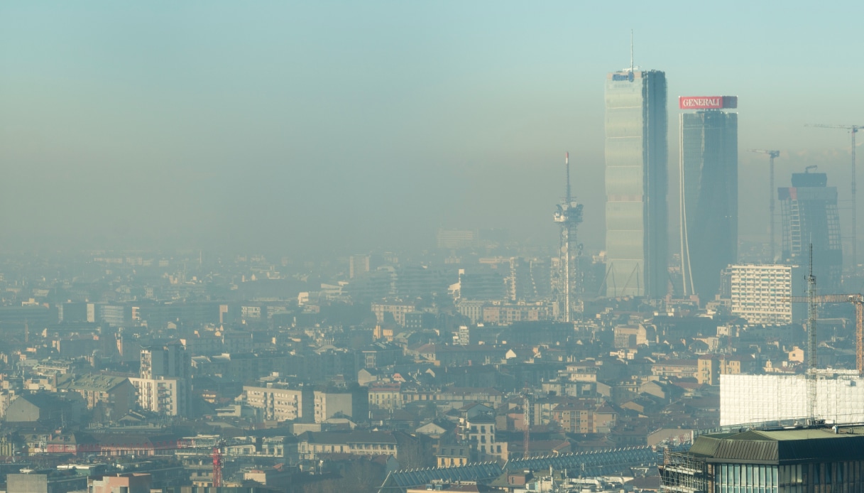 Inquinamento, chi paga davvero: costi maggiori con meno leggi ambientali