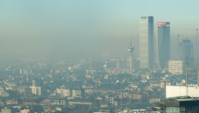 Inquinamento, chi paga davvero: costi maggiori con meno leggi ambientali