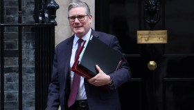 Epstein files e caso Mandelson: il Governo Starmer vacilla e i mercati puniscono i Gilt