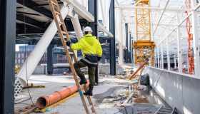 Infortunio sul lavoro nel distacco, chi paga davvero quando la sicurezza manca