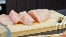 Pollo richiamato dai supermercati per salmonella, i lotti e la scadenza