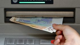 Quanto contante si può prelevare senza essere segnalati? I limiti in banca