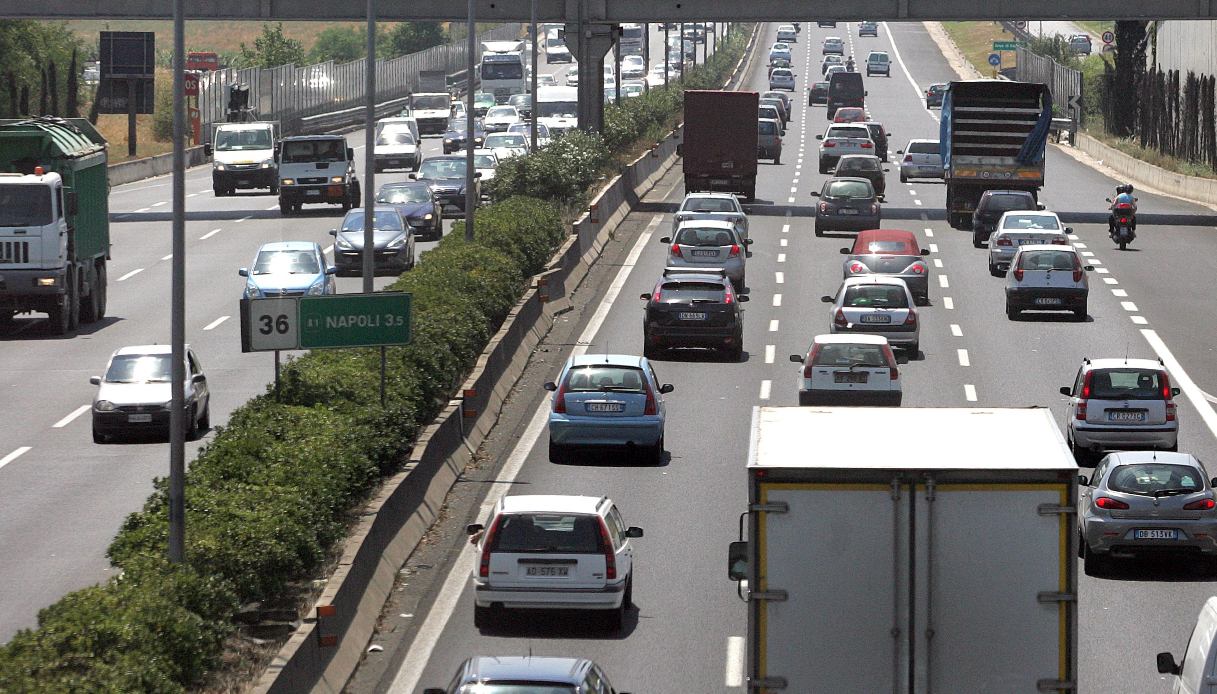 Sciopero trasporti 6 febbraio 2026, Milano bloccata: disagi dai treni all'Autostrada