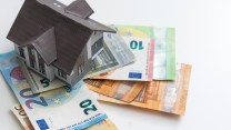 Tassi sui nuovi mutui in aumento, Taeg sale a 3,81%: conviene comprare casa ora?