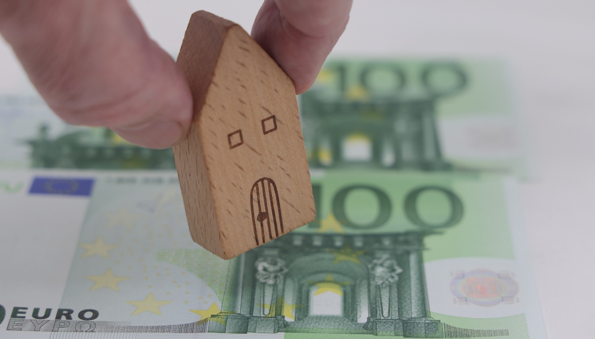 Tassi sotto il 3,5%, cosa cambia per i mutui: simulazioni importi delle rate