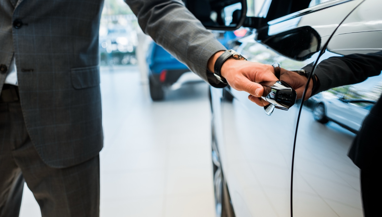 Truffa dell'autonoleggio con prenotazione online e pagamento su WhatsApp, come difendersi