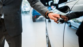 Truffa dell’autonoleggio con prenotazione online e pagamento su WhatsApp, come difendersi