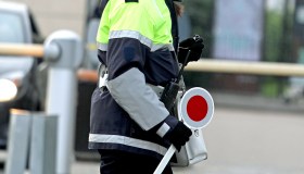 Mi possono multare per la targa sporca o illeggibile?