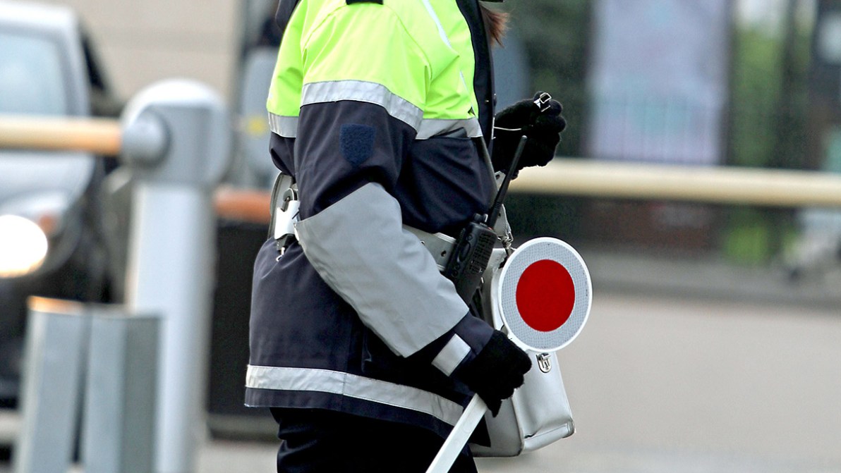 Mi possono multare per la targa sporca o illeggibile?