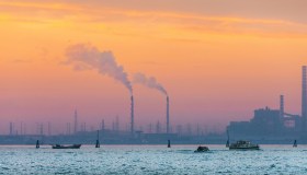 Porti sempre più inquinati, le città italiane a rischio ambientale tra crociere e traghetti