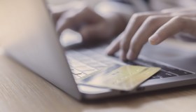 Blocco dei bonifici ad aprile, possibili ritardi su stipendi e pagamenti