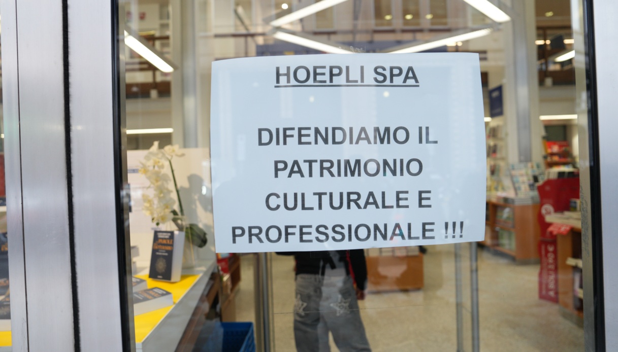 Protesta Hoepli liquidazione