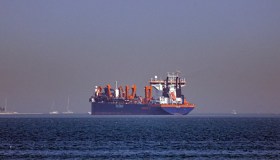 Crisi del petrolio con la guerra in Iran, prezzi in aumento con le navi bloccate a Hormuz