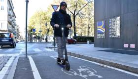 Monopattino elettrico, targa e assicurazione obbligatorie: multe al via