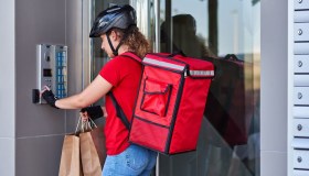Food delivery e spesa online, spendiamo oltre 360 euro l’anno per le consegne