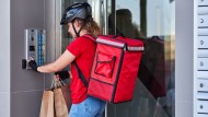 Food delivery e spesa online, spendiamo oltre 360 euro l’anno per le consegne