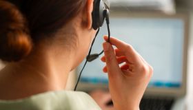 Telemarketing, le chiamate senza consenso sono nulle: rivoluzione nei contratti luce e gas