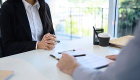 Trasparenza salariale entro il 7 giugno, stipendio negli annunci e più controlli