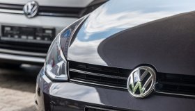 Volkswagen richiama 94 mila auto elettriche, rischio incendio della batteria