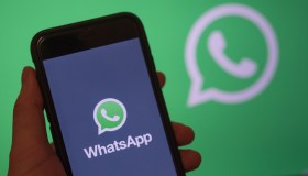 Truffa su WhatsApp del codice a 6 cifre, cosa si rischia se si risponde al messaggio