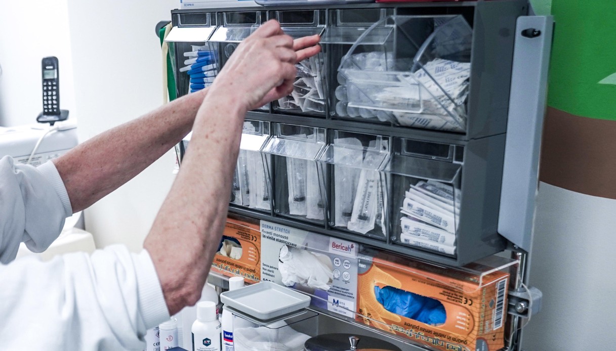 Aumento degli stipendi dei medici di 490 euro con il nuovo Ccnl Sanità