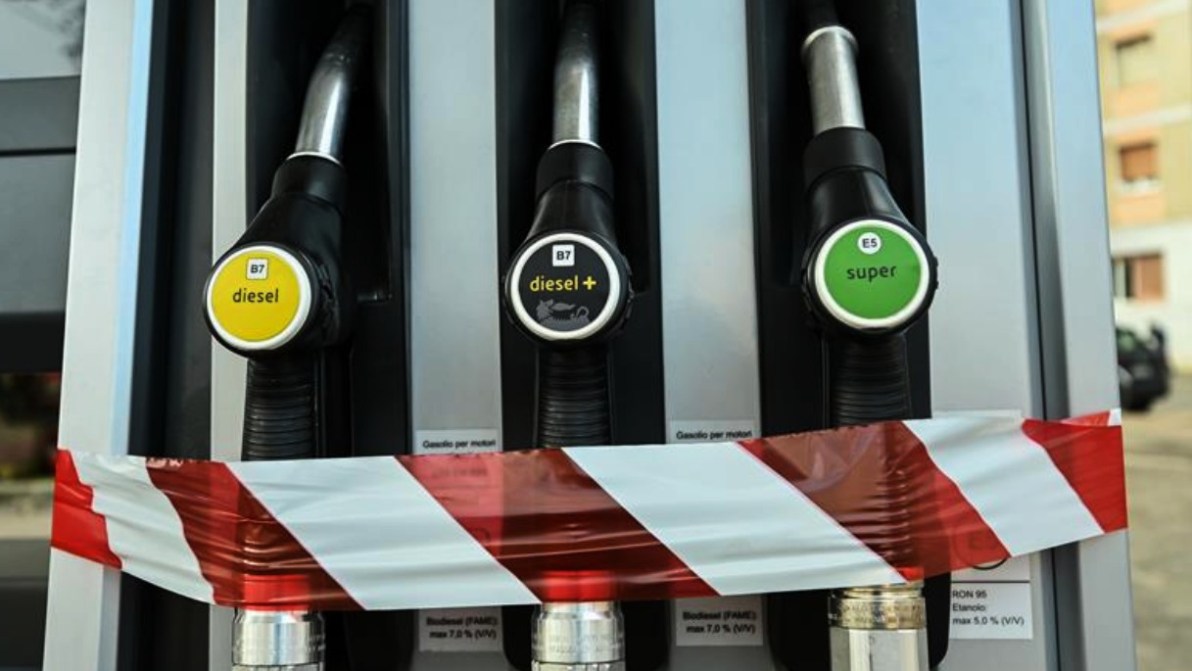 Carburanti alle stelle dopo la crisi in Iran: speculazione o mercato?