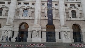 La Borsa del 10 marzo, Milano chiude in positivo con le banche: bene Unicredit e Mps