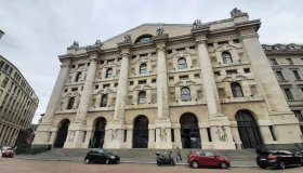 La Borsa dell’11 marzo, Piazza Affari in rosso: corrono Mediobanca e Mps dopo la fusione