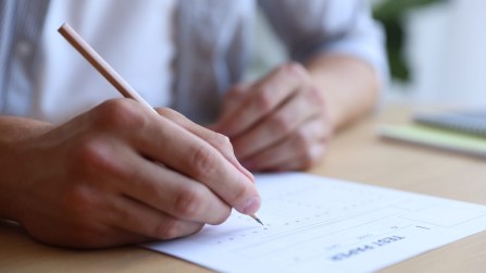 Concorsi pubblici, il Tar ferma l’intelligenza artificiale: sì alla “riserva di umanità”