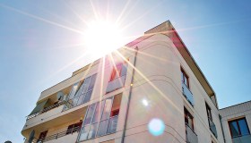 Case e caldo estremo: il “premio ombra” che sta riscrivendo prezzi e investimenti immobiliari