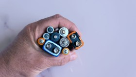 Batterie esauste, dove si buttano: le regole sulla raccolta differenziata nel nuovo decreto