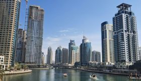 Italiani a Dubai, quanto pagano di tasse e come sono gli stipendi negli Emirati Arabi