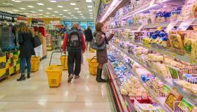 Inflazione in aumento, rincari fino a +700 euro all’anno per le famiglie