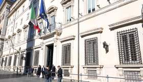 Aumento stipendi Presidenza del Consiglio, 558 euro in più ai dirigenti con il nuovo Ccnl