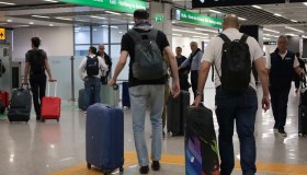 Caro voli di Pasqua in Italia, prezzi fino al 60% in più rispetto al 2025