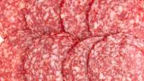 Salame Milano contaminato nei supermercati, rischio Salmonella: il lotto oggetto di richiamo