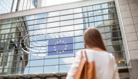 Ue, concorso da 1.490 posti per laureati a 6.000 euro al mese: scade domani