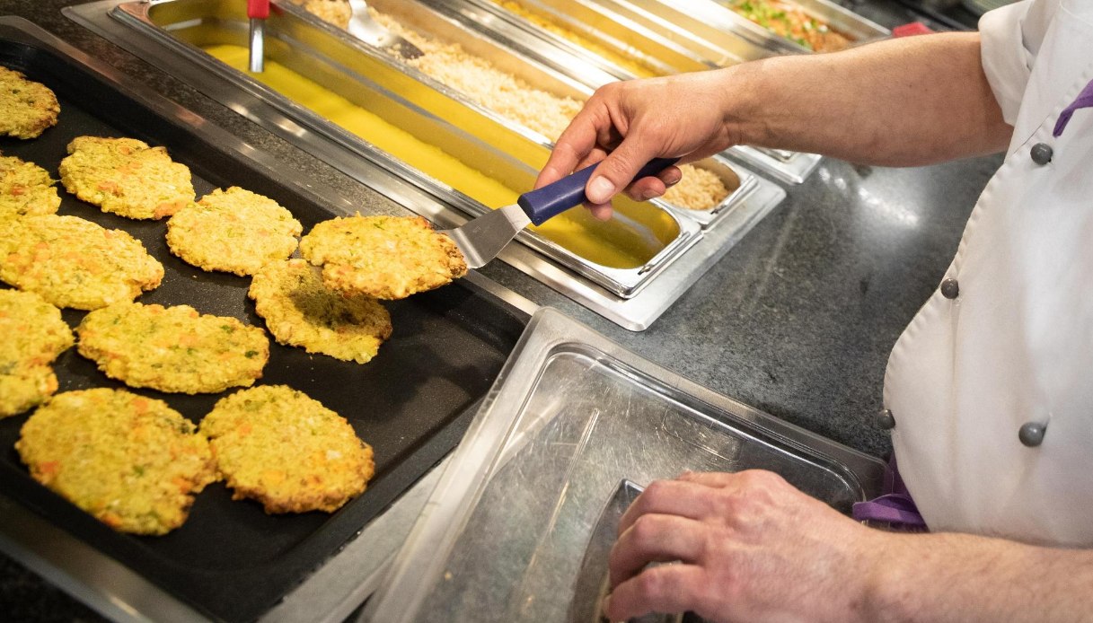 Addio alla bistecca vegetale, nuove regole Ue su veggie burger e carne coltivata