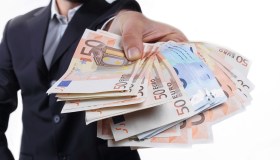 Denaro, per diventare generosi e filantropi basta stimolare due aree del cervello