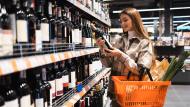 Prezzo del vino in calo, perché costa meno rispetto a birra e liquori?